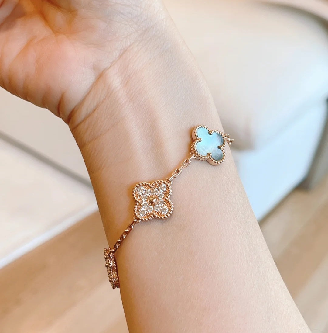 [Noble Aura jewelry] CLOVER 5 MOTIF GRAY MOP BRACELET COLLECTION