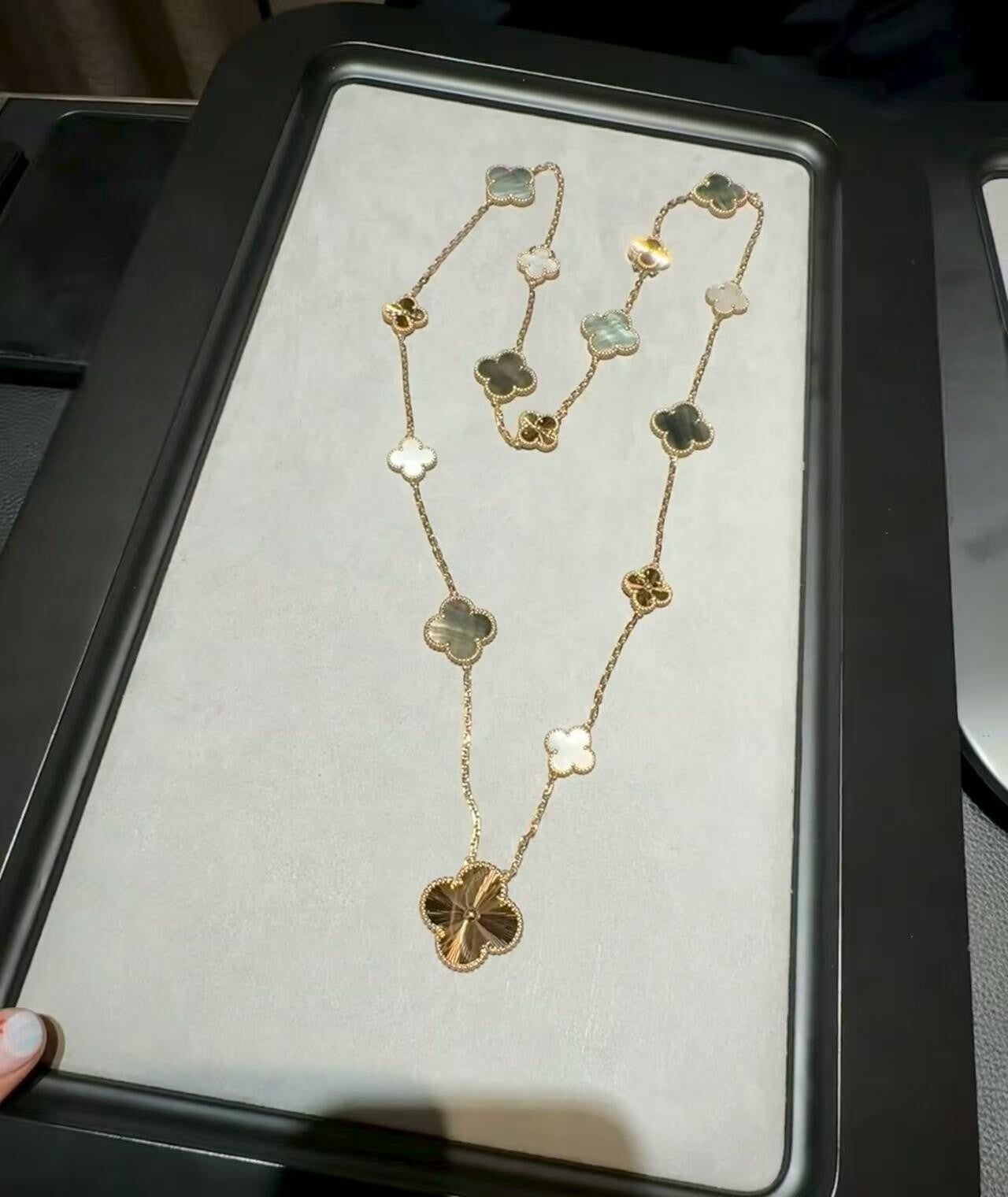 [Noble Aura jewelry]DETACHABLE CLOVER 15(11+4) FLOWER ROSE GOLD NECKLACE SET