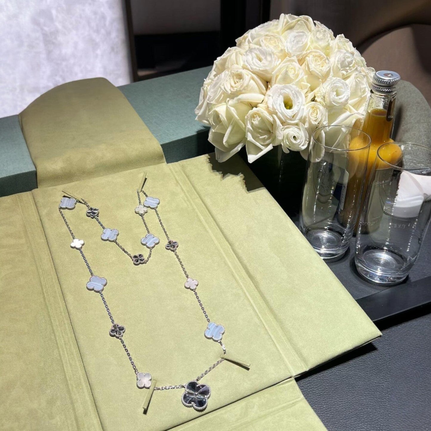 [Noble Aura jewelry]DETACHABLE CLOVER 15(11+4) FLOWER SILVER NECKLACE SET