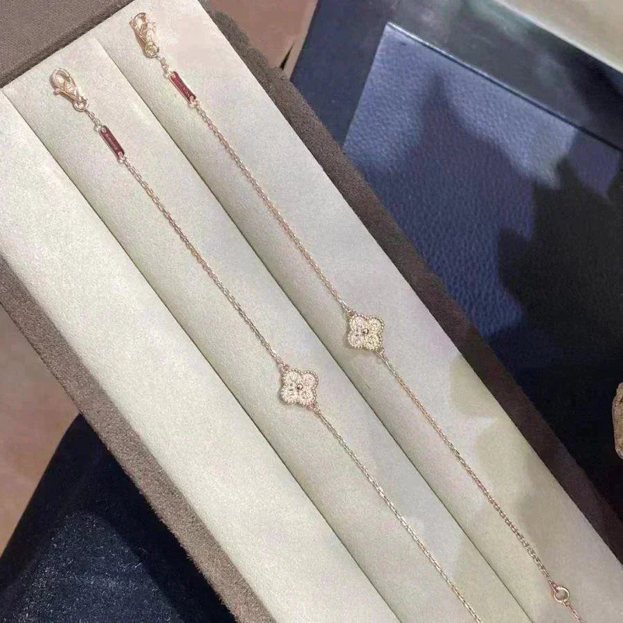 [Noble Aura jewelry]CLOVER SINGLE FLOWER BRACELET