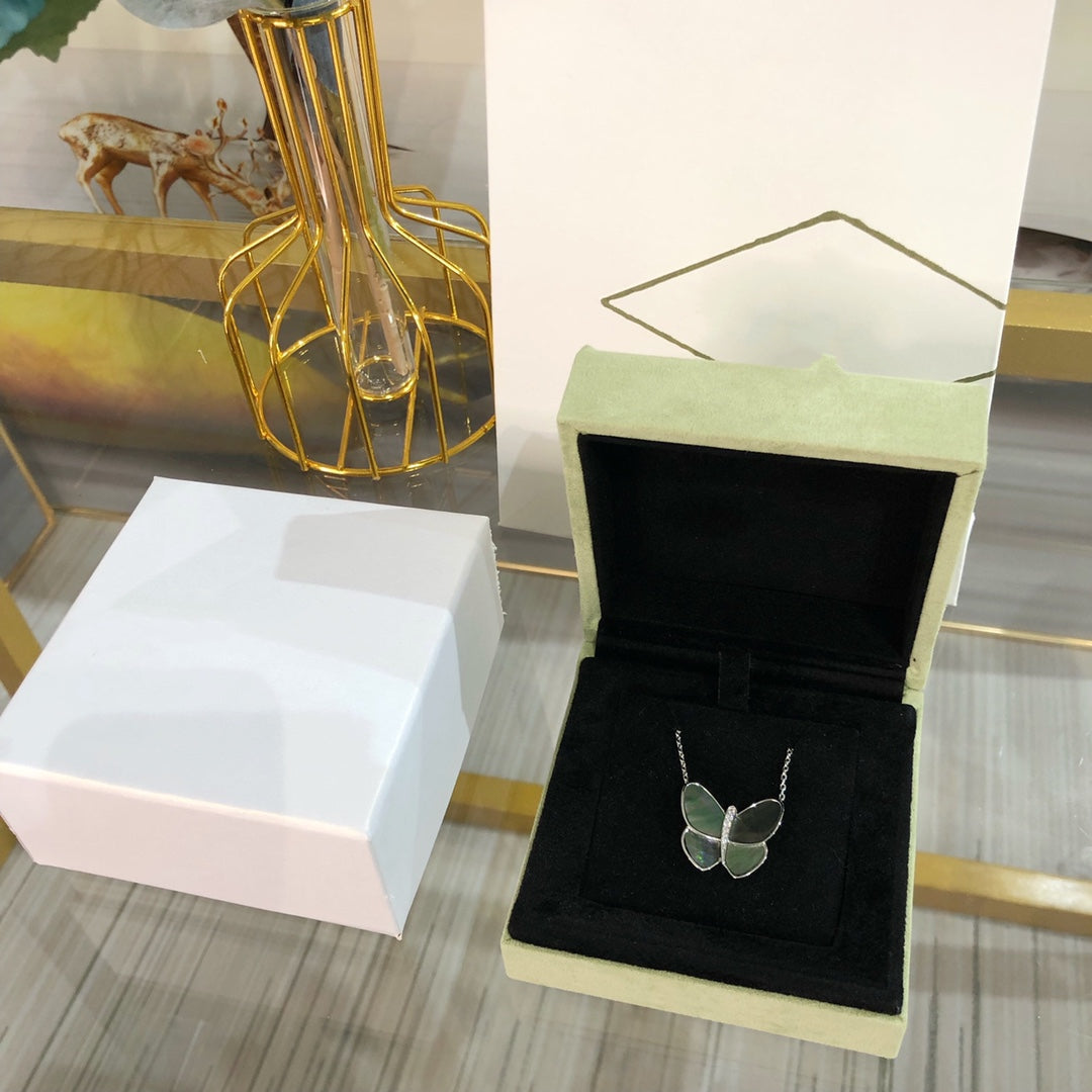 [Noble Aura jewelry]LARGE BUTTERFLY SILVER PENDANT DIAMOND NECKLACE