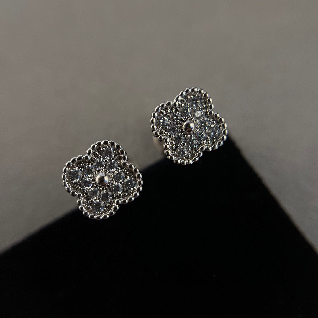 [Noble Aura jewelry]CLOVER MINI DIAMOND STUD EARRINGS