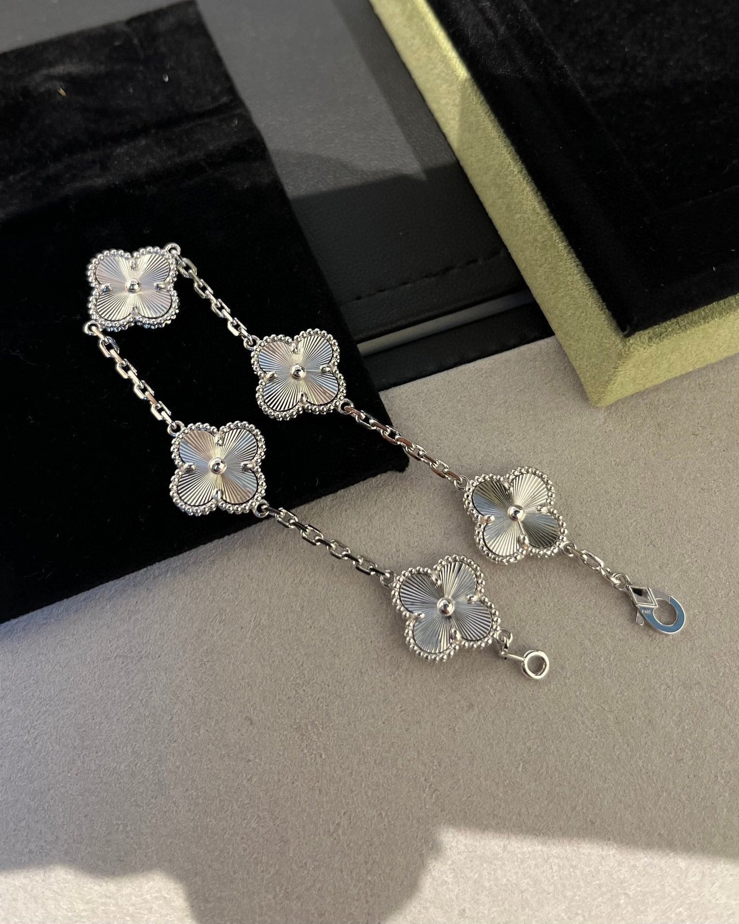 [Noble Aura jewelry] CLOVER 5 MOTIF LASER BRACELET COLLECTION